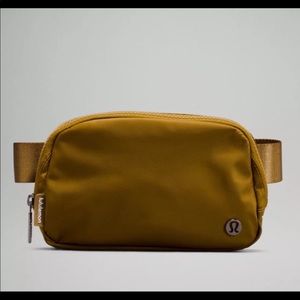 Lululemon everywhere belt bag